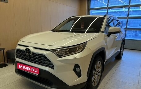 Toyota RAV4, 2022 год, 4 380 000 рублей, 3 фотография