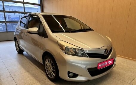 Toyota Vitz, 2012 год, 880 000 рублей, 1 фотография