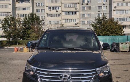 Hyundai Grand Starex Grand Starex I рестайлинг 2, 2020 год, 3 800 000 рублей, 1 фотография