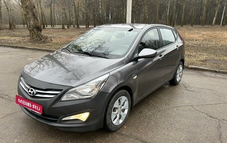 Hyundai Solaris II рестайлинг, 2015 год, 925 000 рублей, 2 фотография