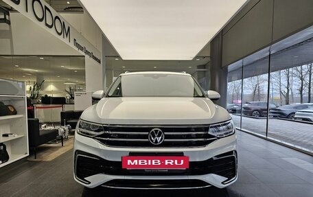 Volkswagen Tiguan II, 2023 год, 4 940 000 рублей, 2 фотография