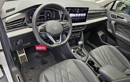 Volkswagen Tiguan II, 2023 год, 4 940 000 рублей, 10 фотография