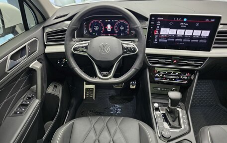 Volkswagen Tiguan II, 2023 год, 4 940 000 рублей, 18 фотография