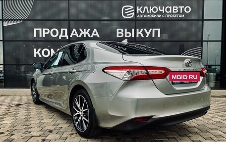 Toyota Camry, 2021 год, 3 980 000 рублей, 4 фотография