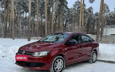 Volkswagen Polo VI (EU Market), 2011 год, 695 000 рублей, 2 фотография