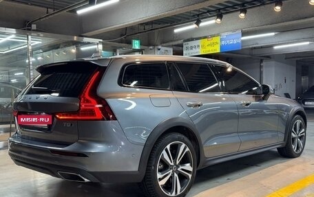 Volvo V60 Cross Country II, 2020 год, 3 450 000 рублей, 2 фотография