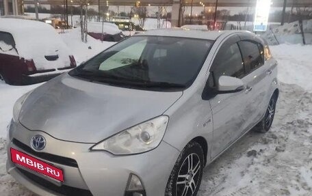 Toyota Aqua I, 2013 год, 960 000 рублей, 2 фотография