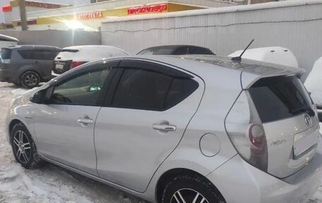 Toyota Aqua I, 2013 год, 960 000 рублей, 3 фотография