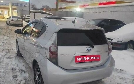 Toyota Aqua I, 2013 год, 960 000 рублей, 4 фотография