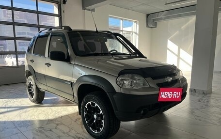 Chevrolet Niva I рестайлинг, 2015 год, 819 000 рублей, 4 фотография