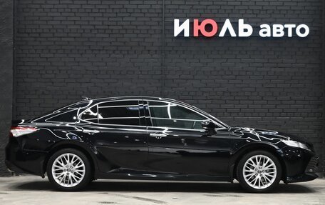 Toyota Camry, 2019 год, 3 330 000 рублей, 10 фотография