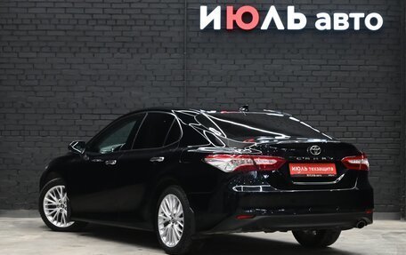 Toyota Camry, 2019 год, 3 330 000 рублей, 7 фотография