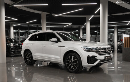 Volkswagen Touareg III, 2019 год, 6 350 000 рублей, 2 фотография