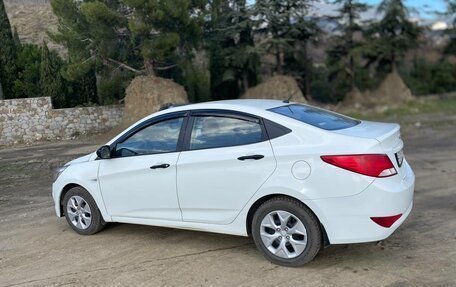 Hyundai Solaris II рестайлинг, 2015 год, 700 000 рублей, 3 фотография