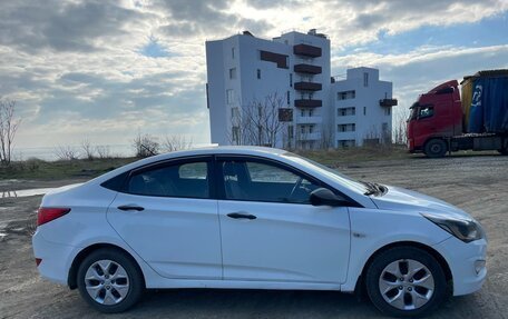 Hyundai Solaris II рестайлинг, 2015 год, 700 000 рублей, 18 фотография