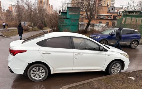 Hyundai Solaris II рестайлинг, 2018 год, 690 000 рублей, 3 фотография