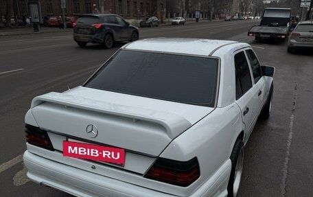 Mercedes-Benz E-Класс, 1994 год, 470 000 рублей, 3 фотография