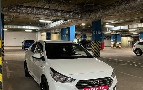 Hyundai Solaris II рестайлинг, 2017 год, 650 000 рублей, 2 фотография