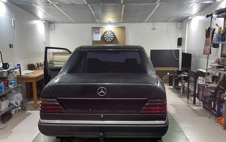 Mercedes-Benz E-Класс, 1992 год, 400 000 рублей, 3 фотография