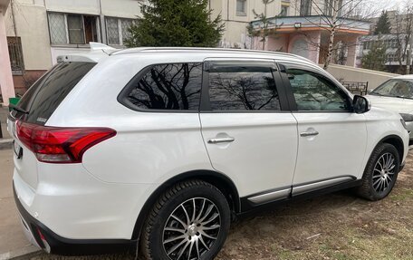 Mitsubishi Outlander III рестайлинг 3, 2021 год, 3 550 000 рублей, 1 фотография