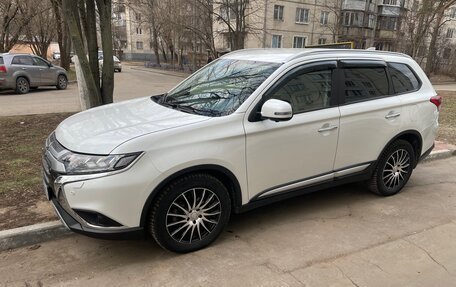 Mitsubishi Outlander III рестайлинг 3, 2021 год, 3 550 000 рублей, 16 фотография