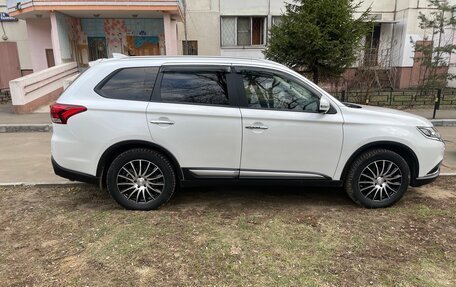 Mitsubishi Outlander III рестайлинг 3, 2021 год, 3 550 000 рублей, 13 фотография