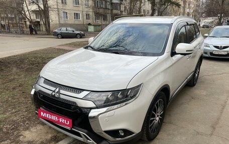 Mitsubishi Outlander III рестайлинг 3, 2021 год, 3 550 000 рублей, 15 фотография