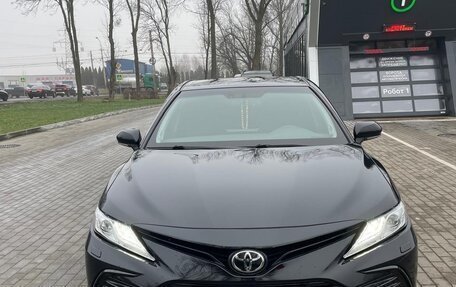 Toyota Camry, 2021 год, 3 950 000 рублей, 1 фотография