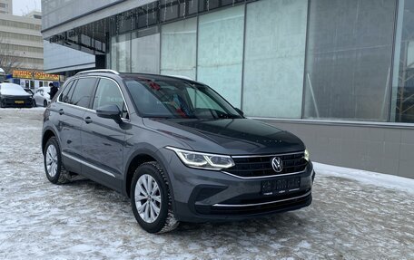 Volkswagen Tiguan II, 2021 год, 3 118 000 рублей, 3 фотография