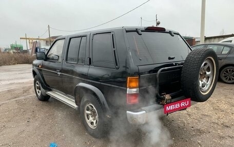 Nissan Terrano II рестайлинг, 1989 год, 300 000 рублей, 4 фотография