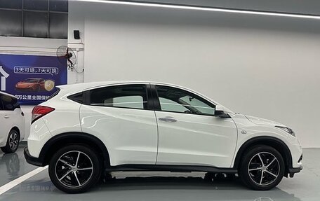 Honda Vezel, 2021 год, 1 730 000 рублей, 5 фотография