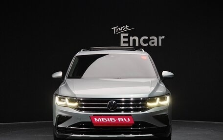 Volkswagen Tiguan II, 2021 год, 3 134 000 рублей, 3 фотография