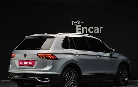 Volkswagen Tiguan II, 2021 год, 3 134 000 рублей, 2 фотография