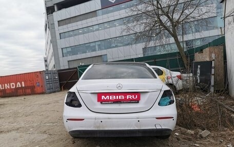 Mercedes-Benz E-Класс, 2019 год, 1 200 000 рублей, 5 фотография