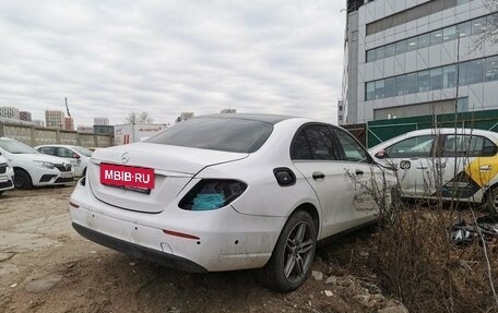 Mercedes-Benz E-Класс, 2019 год, 1 200 000 рублей, 4 фотография