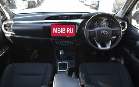 Toyota Hilux VIII, 2018 год, 4 740 000 рублей, 6 фотография