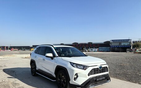 Toyota RAV4, 2021 год, 2 630 000 рублей, 1 фотография