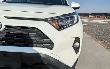 Toyota RAV4, 2021 год, 2 630 000 рублей, 3 фотография