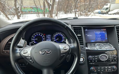 Infiniti QX70, 2014 год, 2 550 000 рублей, 13 фотография