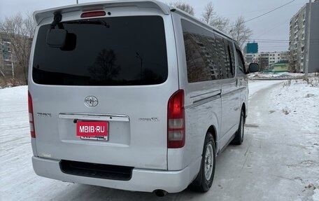 Toyota HiAce H200, 2005 год, 2 015 000 рублей, 2 фотография