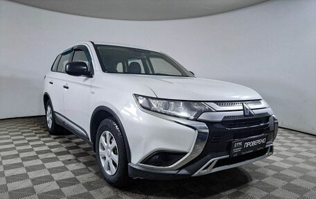 Mitsubishi Outlander III рестайлинг 3, 2019 год, 1 780 000 рублей, 3 фотография