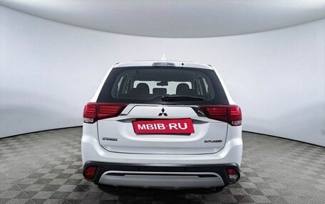 Mitsubishi Outlander III рестайлинг 3, 2019 год, 1 780 000 рублей, 6 фотография