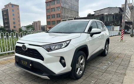 Toyota RAV4, 2021 год, 2 660 000 рублей, 1 фотография