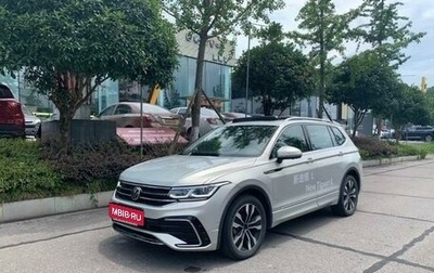 Volkswagen Tiguan II, 2021 год, 3 840 000 рублей, 1 фотография