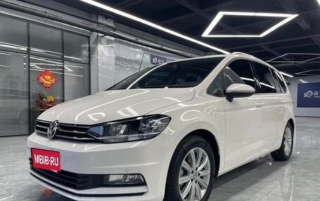 Volkswagen Touran III, 2021 год, 1 832 000 рублей, 1 фотография