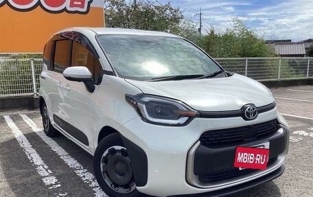 Toyota Sienta, 2022 год, 1 750 444 рублей, 10 фотография