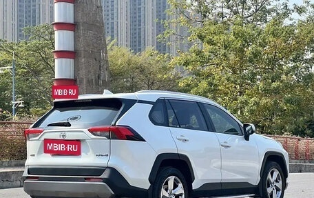 Toyota RAV4, 2021 год, 2 600 000 рублей, 4 фотография