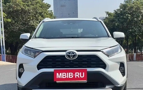 Toyota RAV4, 2021 год, 2 600 000 рублей, 2 фотография