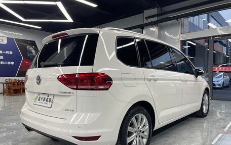 Volkswagen Touran III, 2021 год, 1 832 000 рублей, 7 фотография