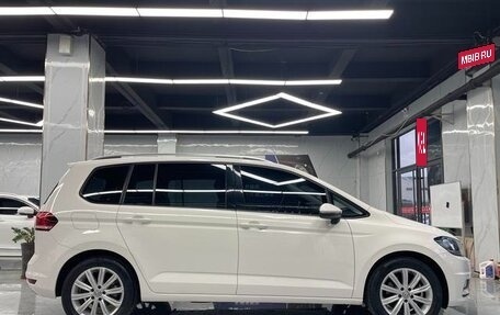 Volkswagen Touran III, 2021 год, 1 832 000 рублей, 5 фотография